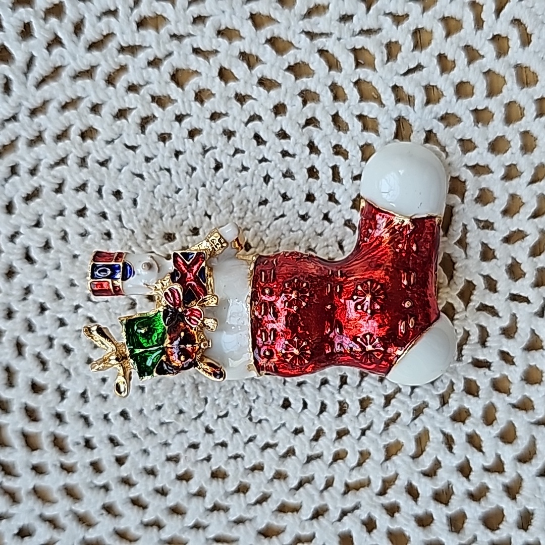 Christmas Stocking Pin. Enamel And Gold Tone Metal New